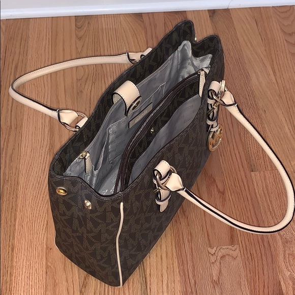 Michael Kors Monogram Bag - Picture 6 of 8